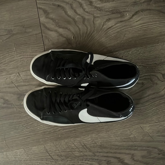 Women’s size 8.5. Worn lightly and in nice shape! - Picture 3 of 4